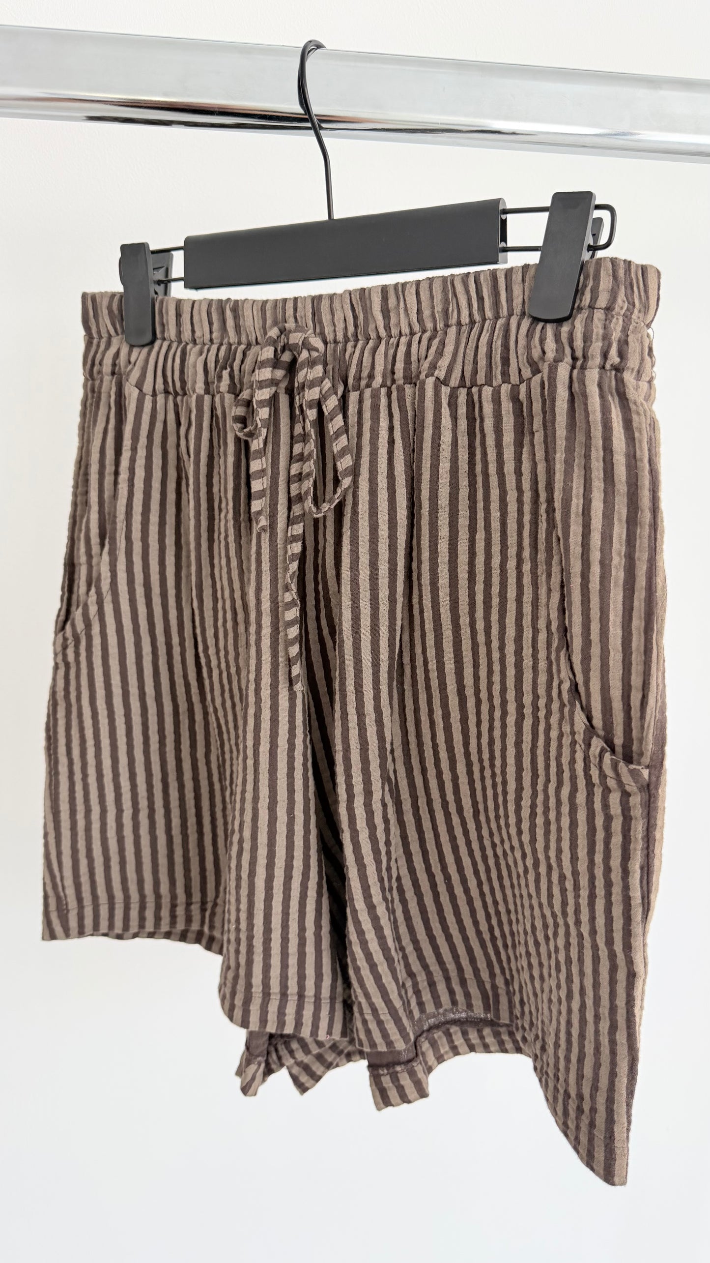 Musselinshorts Stripes Braun