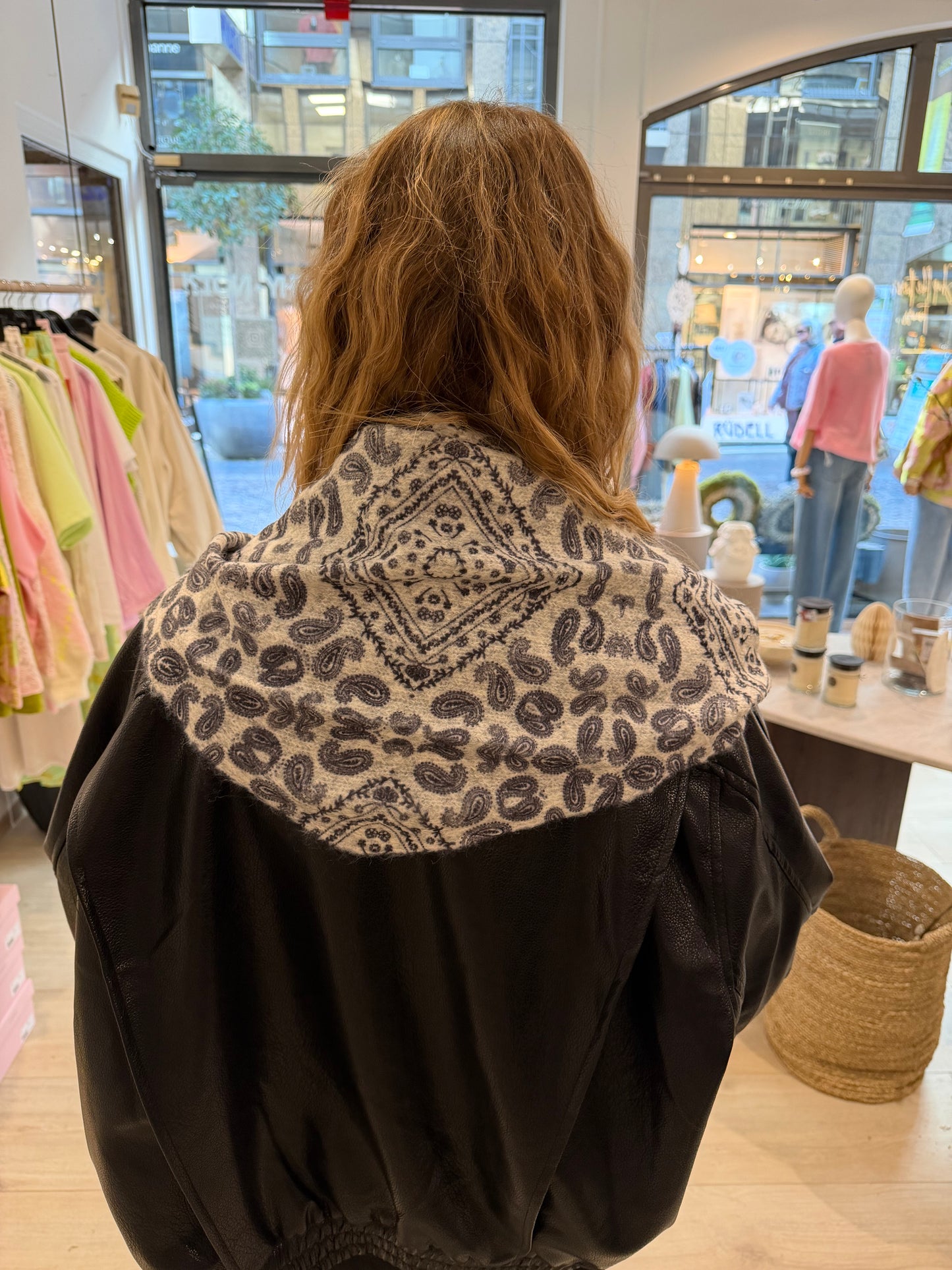 Tuch Paisley Grau