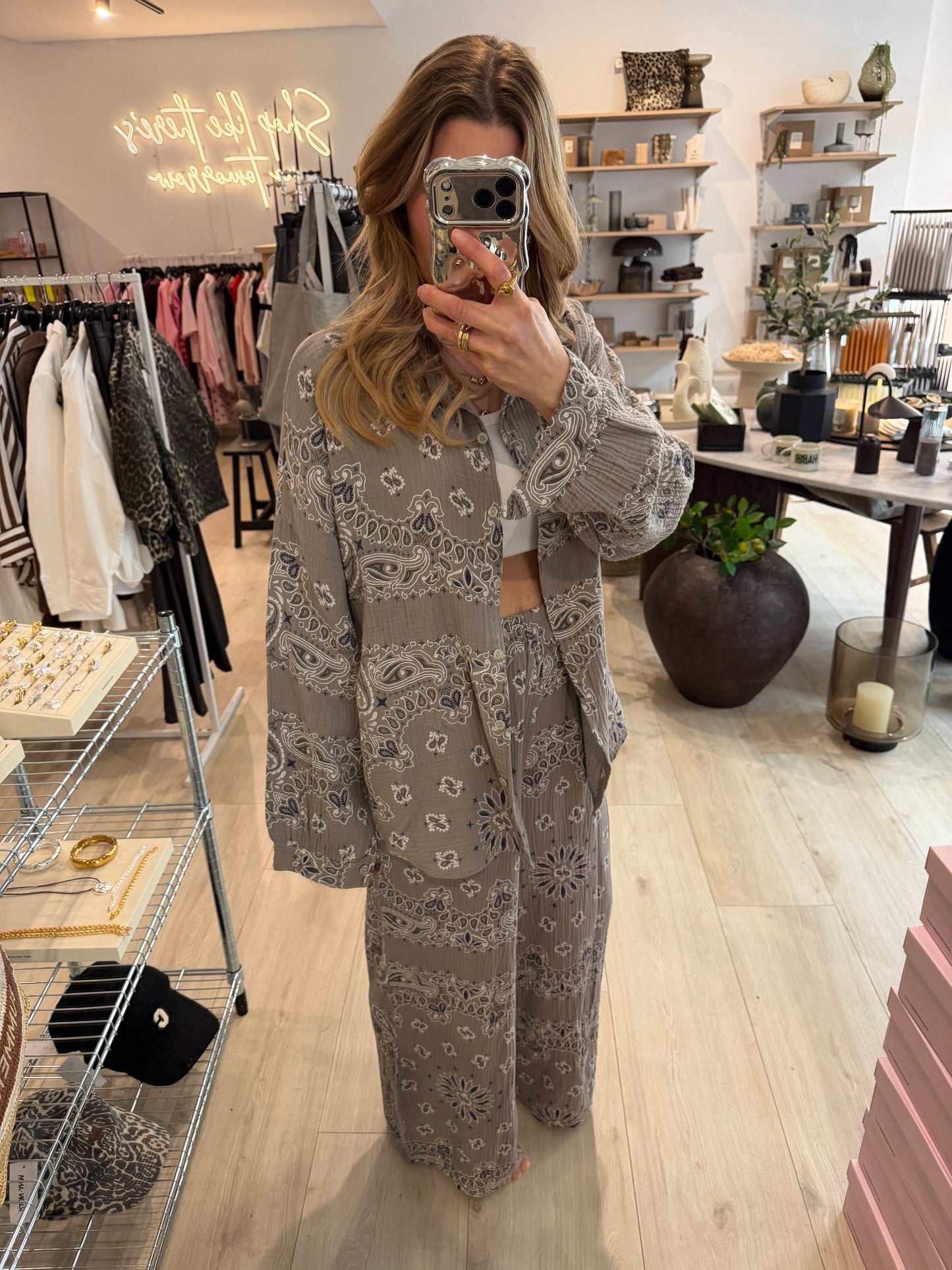 Musselinset Paisley taupe