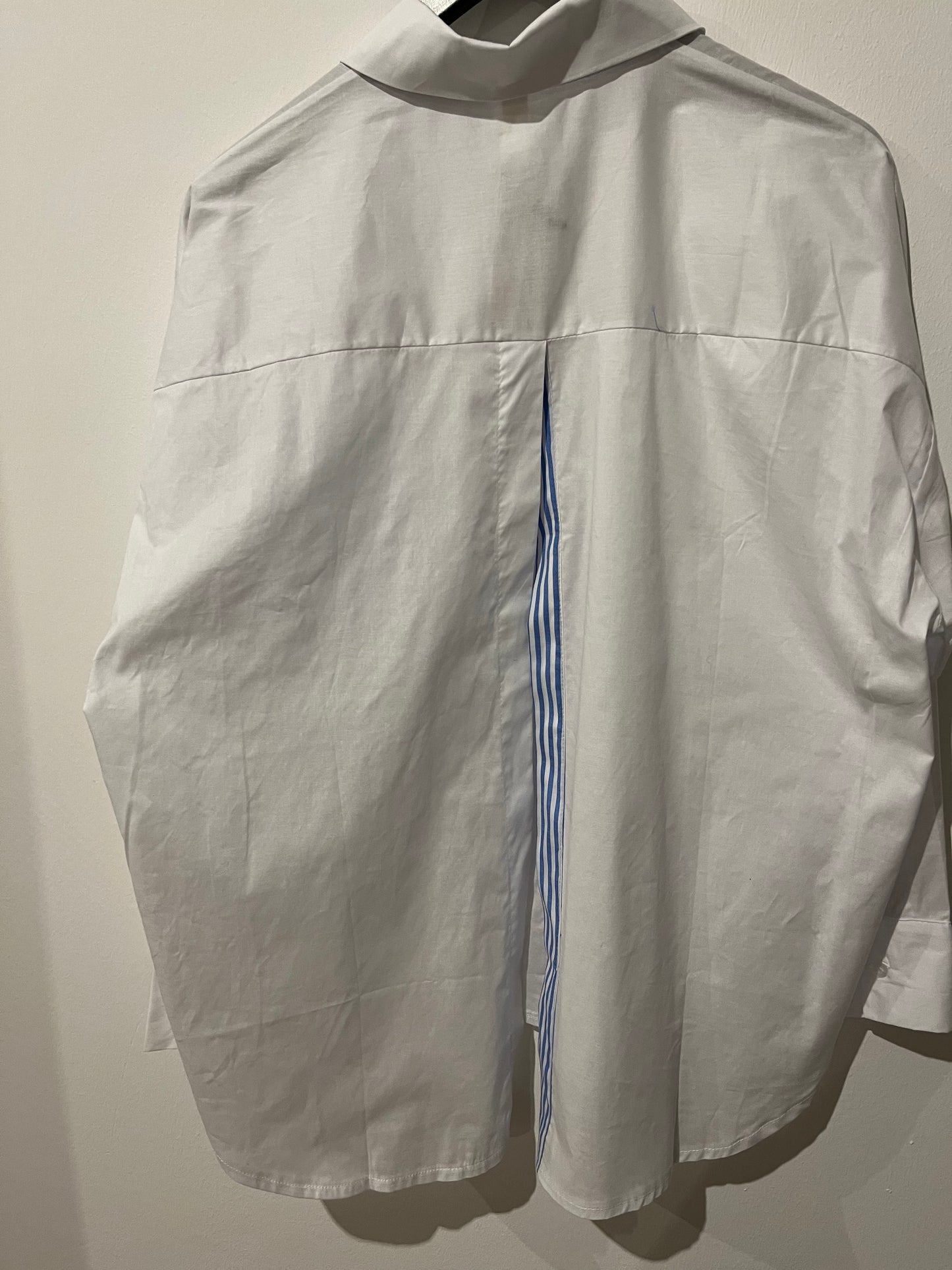 Bluse cut out blau