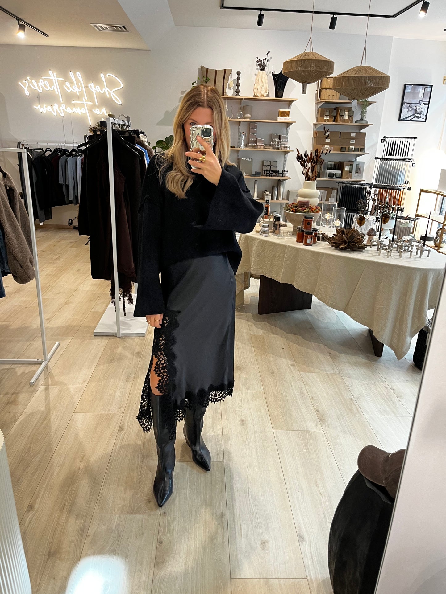 Spitzenrock schwarz