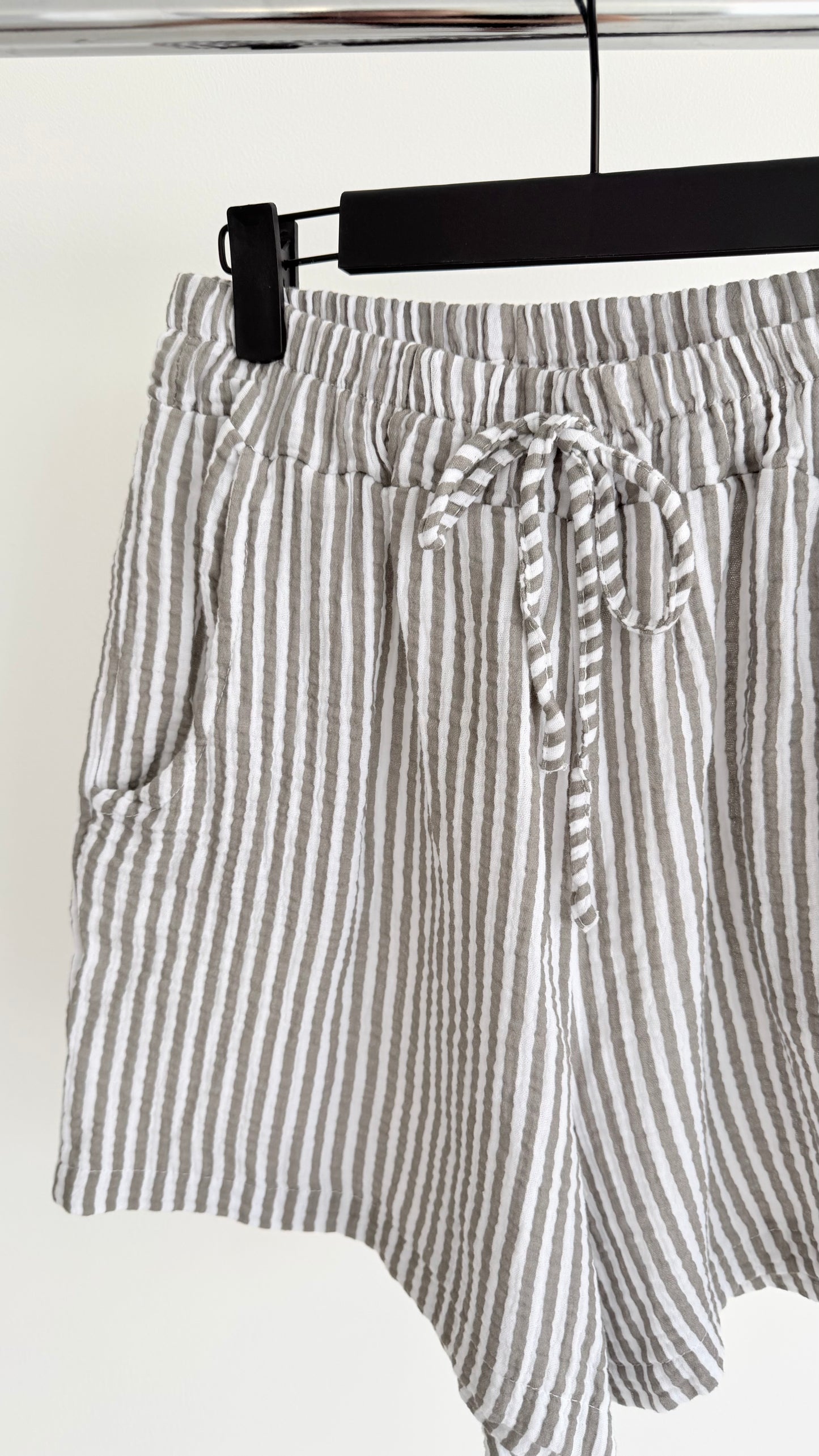 Musselinshorts stripes beige
