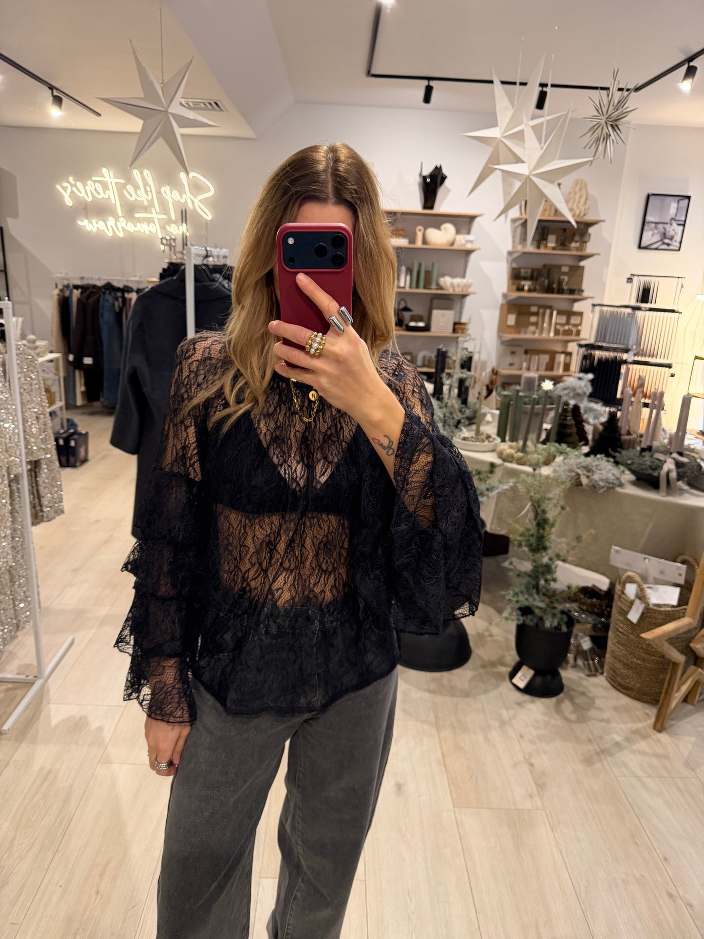 Shirt Clemency mit Volants schwarz