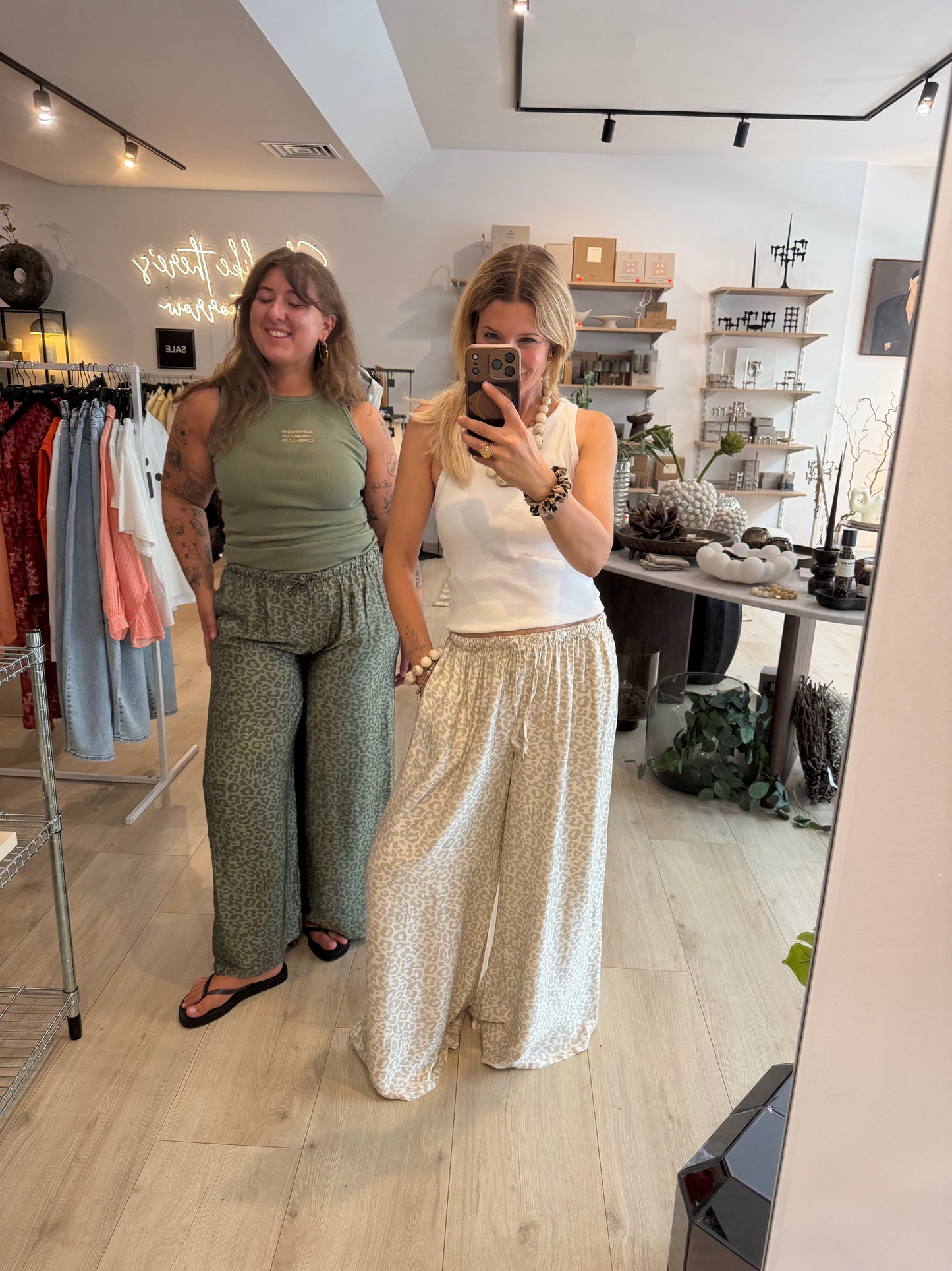Hose Leo beige