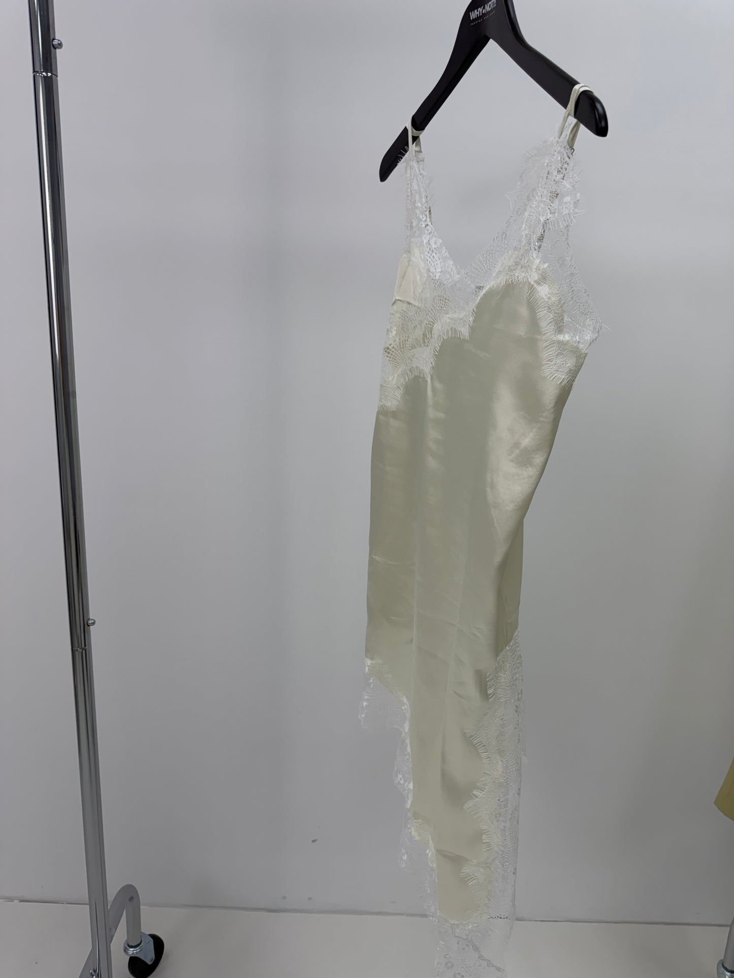 Lacekleid ecru