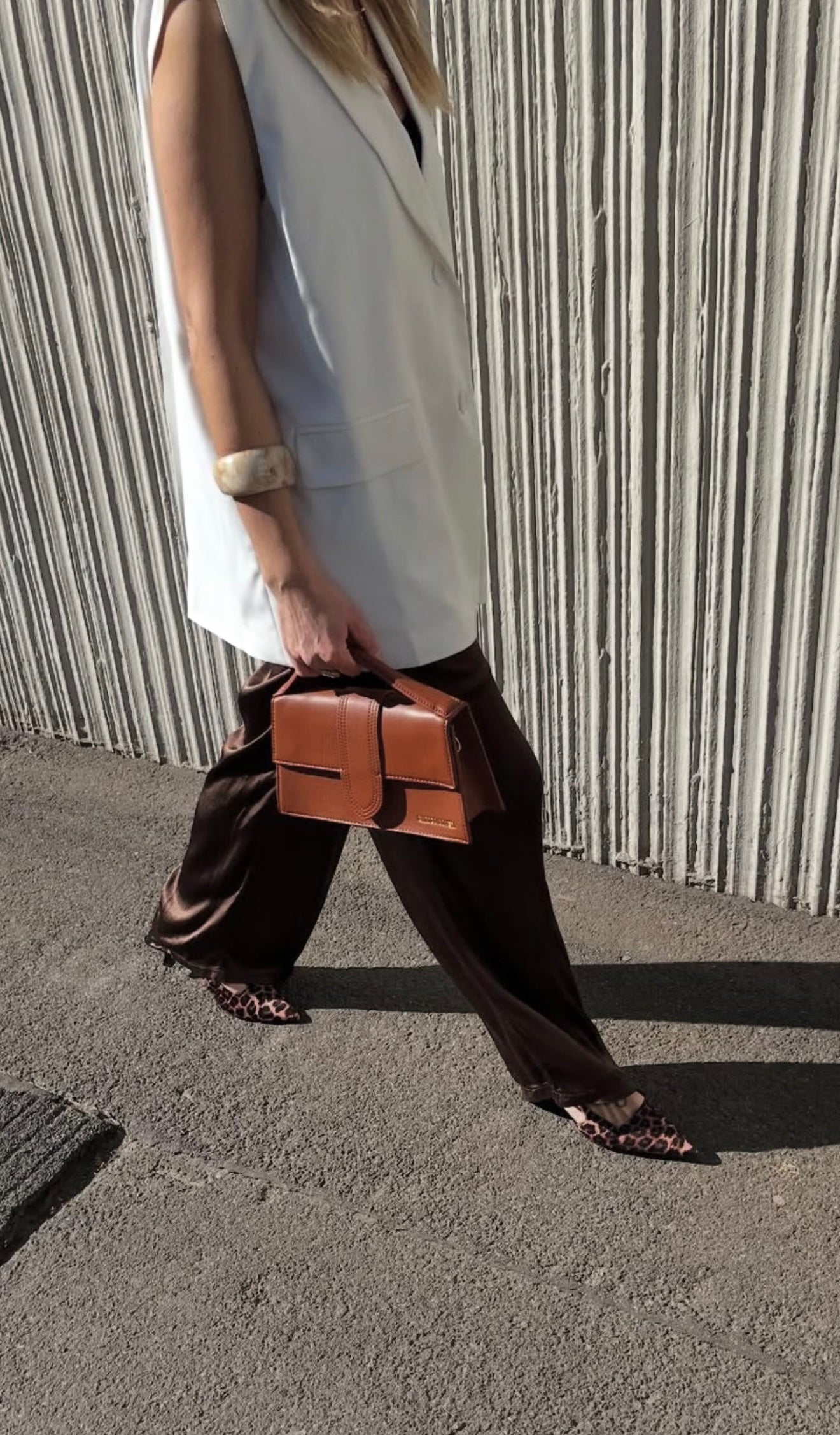 Satinhose braun extra lang