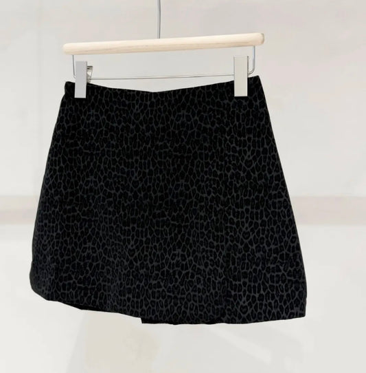 Shadow Leo Skort black