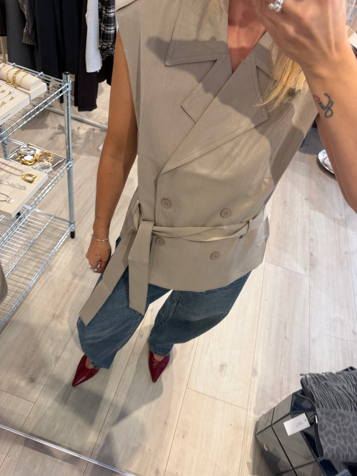 Blazerweste mit Bindegurt beige