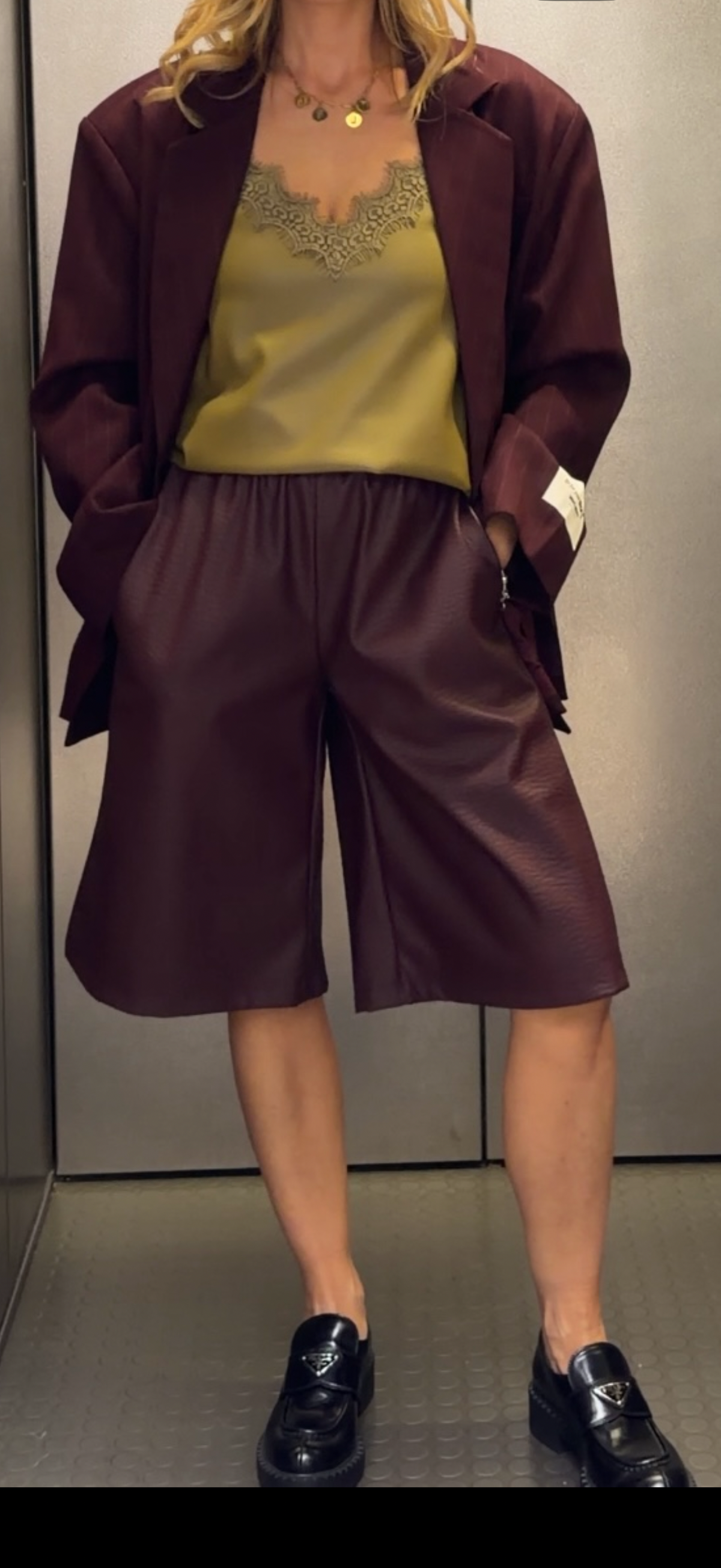 SHORT STORY Bermuda Burgundy