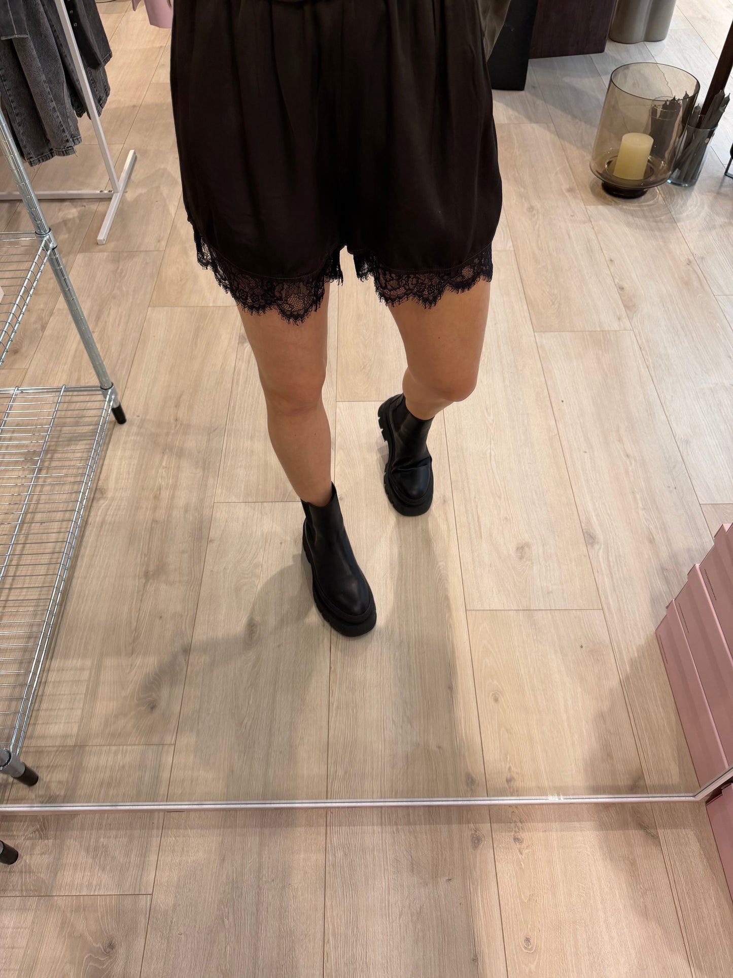 Spitzenshorts braun
