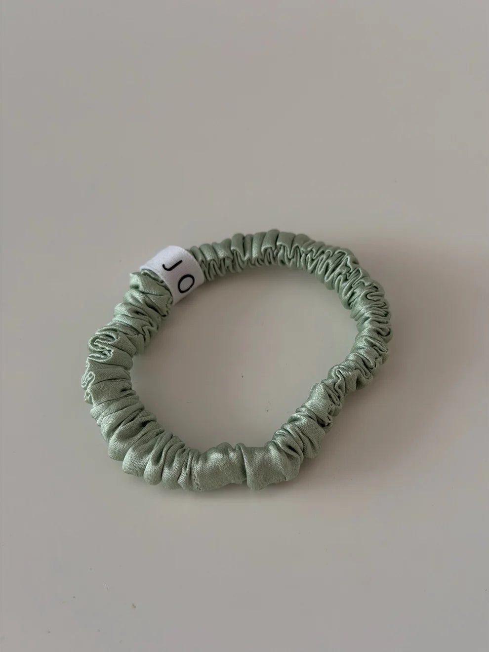 Silk Scrunchie salbei, Jona the Lable