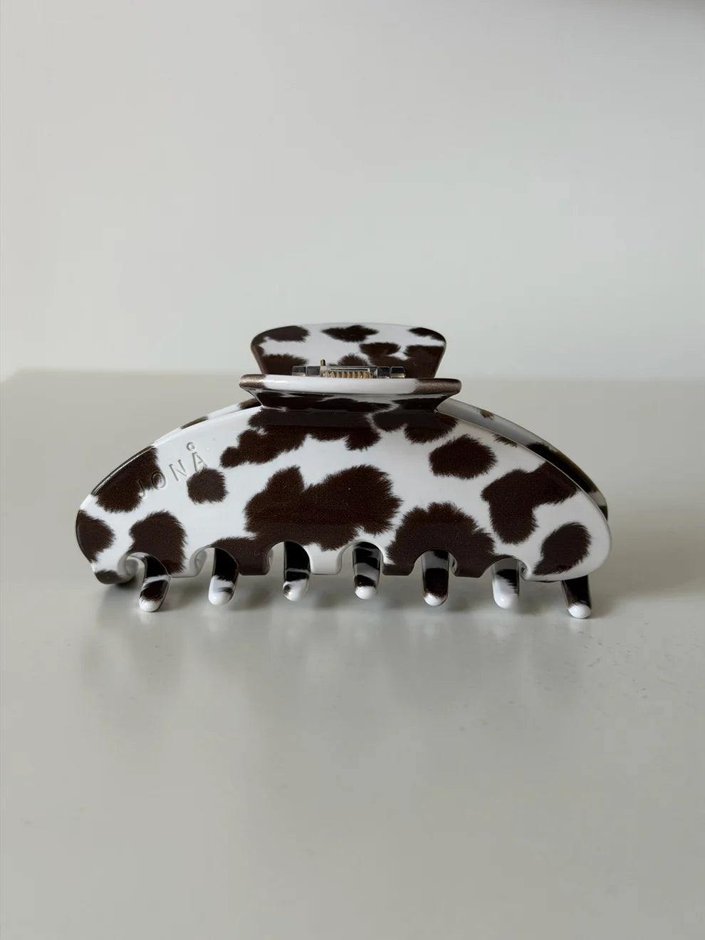 Matilda Clip Cow, Jona the Lable
