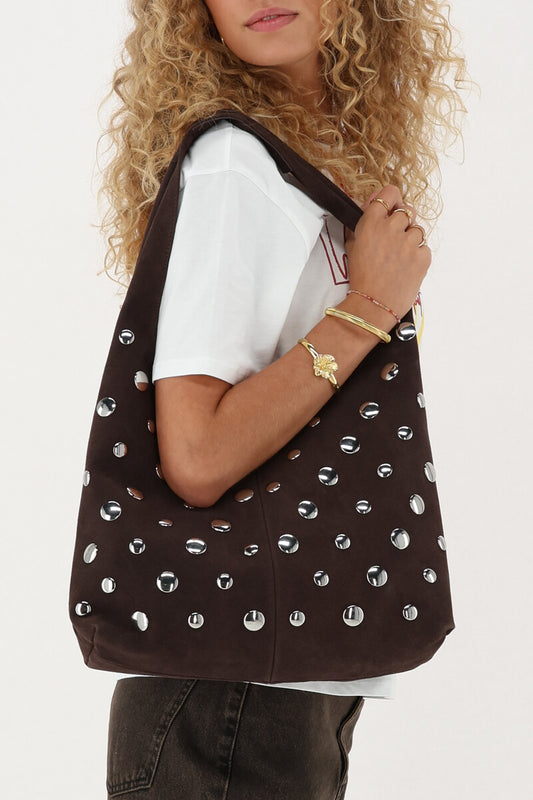 dunkelbraune Tasche mit Nieten